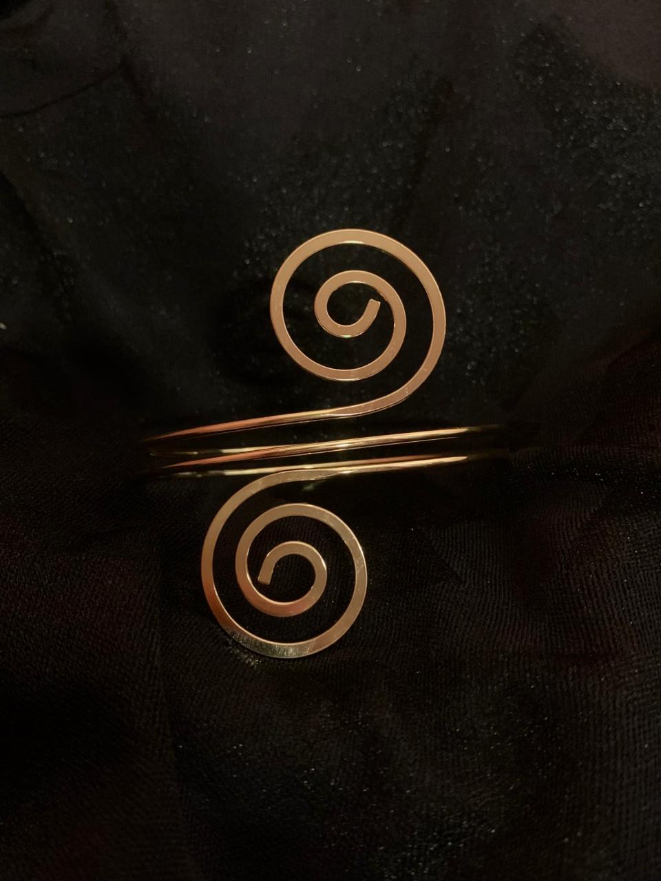 Bracelete Espiral Áurea